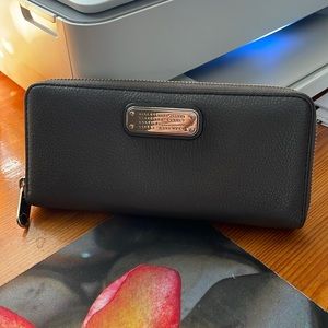 Marc Jacobs dark grey leather wallet in excellent condition.
